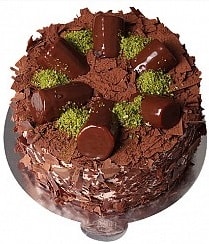4 ile 6 kişilik Isparta Doğum günü pastası Çikolatalı Muzlu yaş pasta